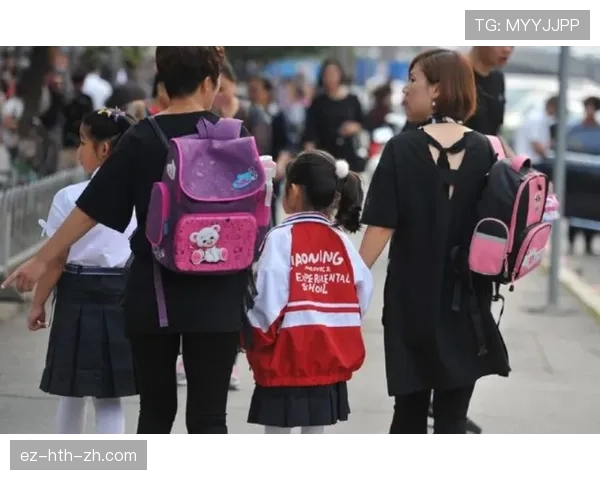 冯彦哲训练完直接拎爱马仕去接娃？