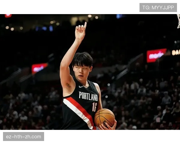 杨瀚森比赛里一本正经，私服照像在参加富豪派对，我看着都不好意思